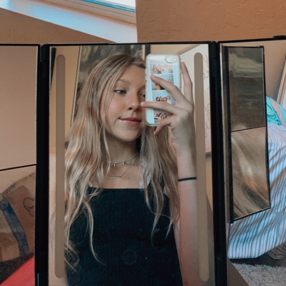 Meet your Posher, Audrey - Picture 1 of 1